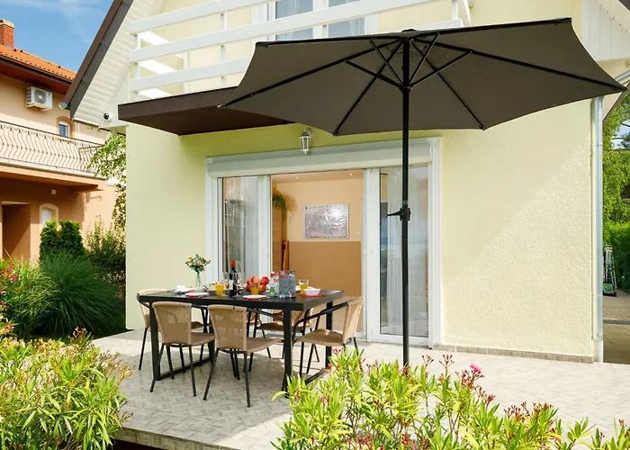 Hanna By Interhome * בלטונללה