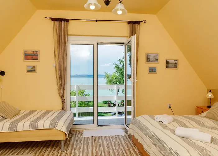 Hanna By Interhome בלטונללה