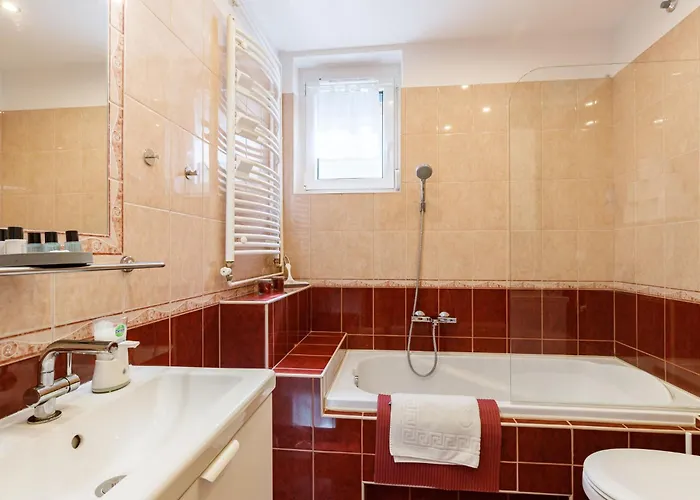 Hanna By Interhome * בלטונללה