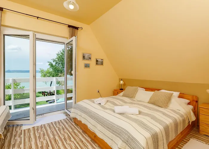 בית נופש Hanna By Interhome בלטונללה