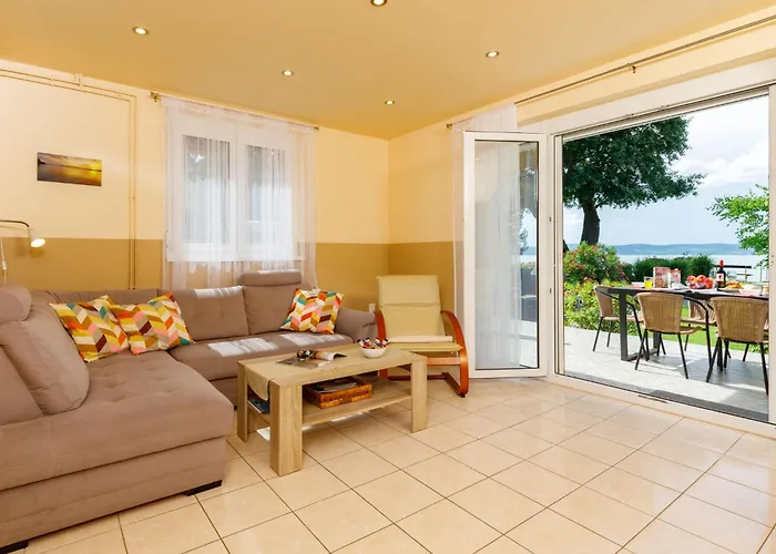 Hanna By Interhome בלטונללה