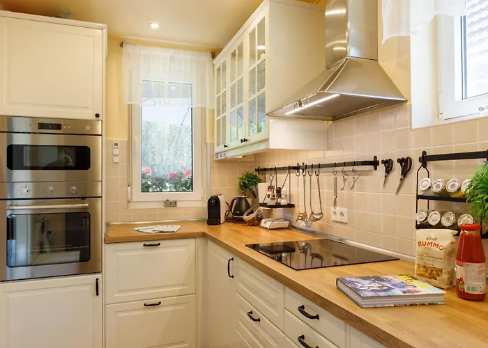 Hanna By Interhome * בלטונללה